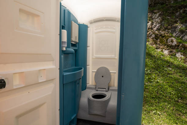 Best Porta potty rental near me  in Escanaba, MI